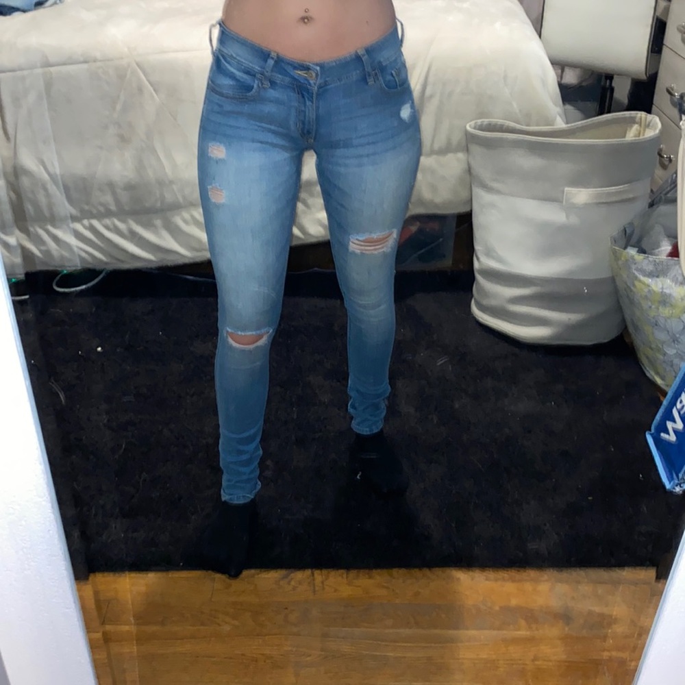 Hollister size 00R low rise jeans